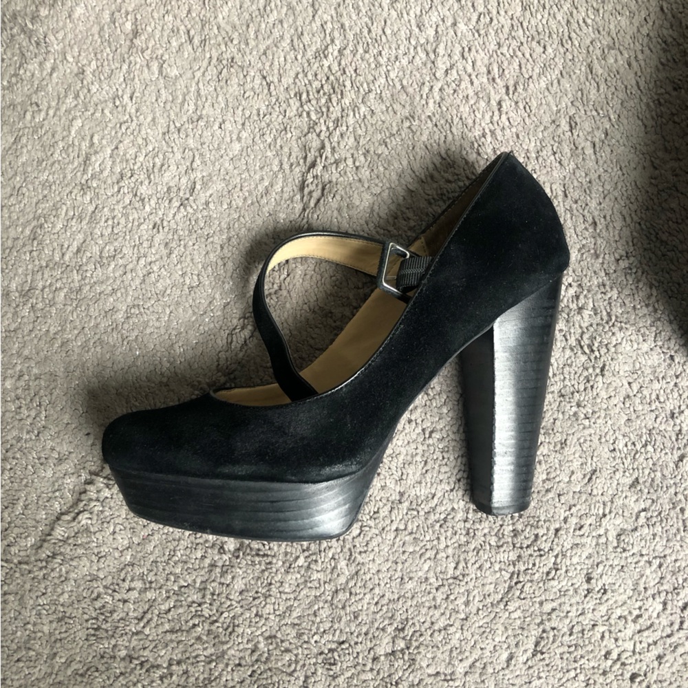 Black suede platform pumps